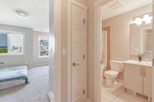 1016-7451 Falconridge Boulevard Ne, Calgary, AB - Indoor Photo Showing Bathroom