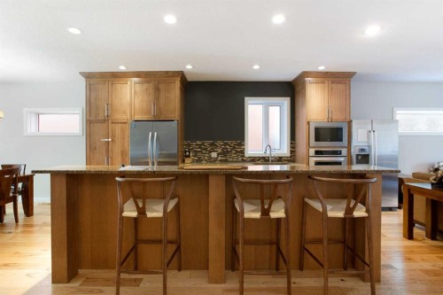 102-814 Memorial Drive Nw, Calgary, AB - Indoor Photo Showing Kitchen With Upgraded Kitchen