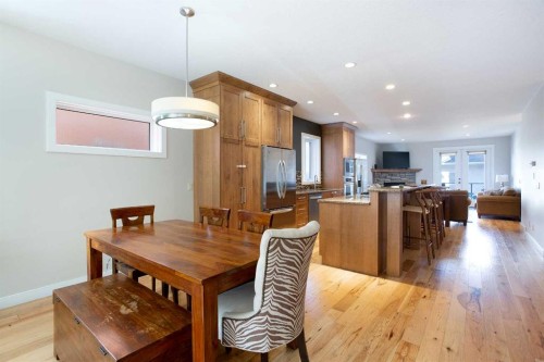 102-814 Memorial Drive Nw, Calgary, AB - Indoor Photo Showing Dining Room