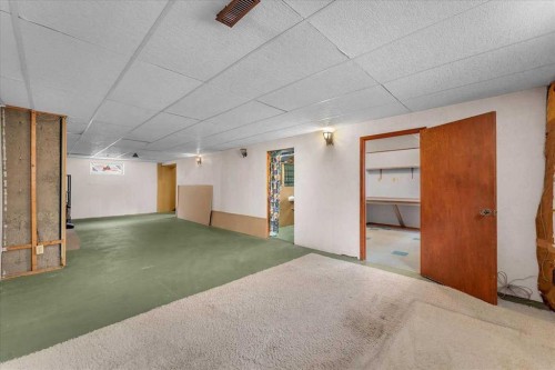 4920 Worcester Drive Sw, Calgary, AB - Indoor Photo Showing Other Room