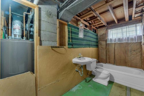 4920 Worcester Drive Sw, Calgary, AB - Indoor Photo Showing Other Room