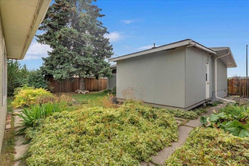 4920 Worcester Drive Sw, Calgary, AB - Outdoor