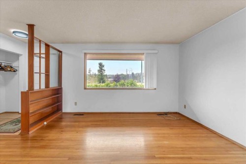 4920 Worcester Drive Sw, Calgary, AB - Indoor Photo Showing Other Room