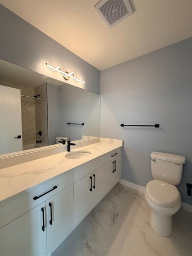 1999 Mccaskill Drive, Crossfield, AB - Indoor Photo Showing Bathroom