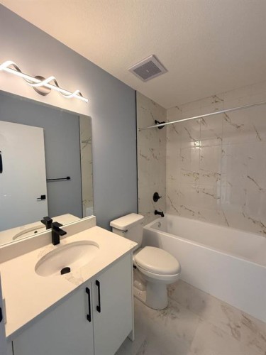 1999 Mccaskill Drive, Crossfield, AB - Indoor Photo Showing Bathroom