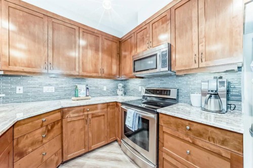 7204-14 Hemlock Crescent Sw, Calgary, AB - Indoor Photo Showing Kitchen