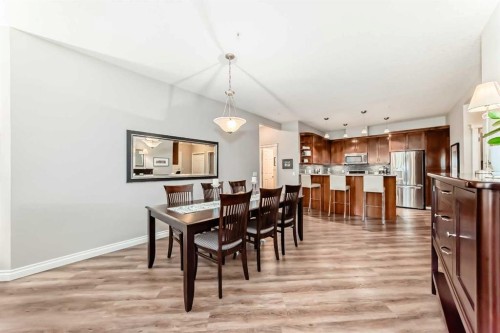 7204-14 Hemlock Crescent Sw, Calgary, AB - Indoor Photo Showing Dining Room