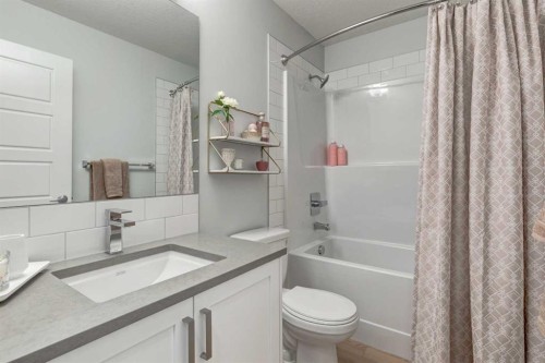 1111-15126 37 Street Sw, Calgary, AB - Indoor Photo Showing Bathroom
