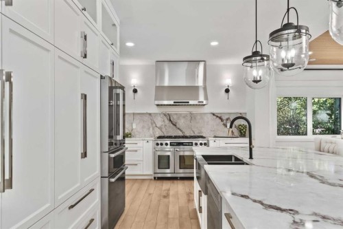 2332 Uxbridge Drive Nw, Calgary, AB - Indoor Photo Showing Kitchen With Double Sink With Upgraded Kitchen