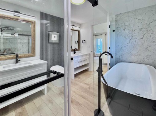 2332 Uxbridge Drive Nw, Calgary, AB - Indoor Photo Showing Bathroom