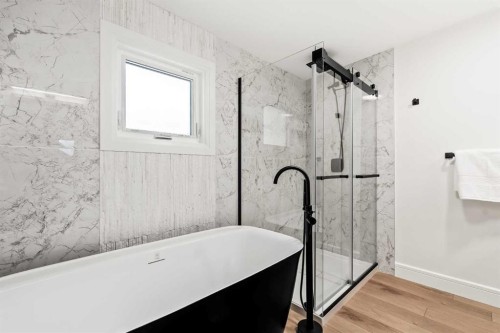 2332 Uxbridge Drive Nw, Calgary, AB - Indoor Photo Showing Bathroom