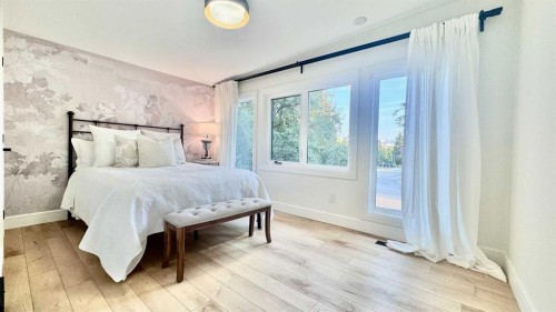 2332 Uxbridge Drive Nw, Calgary, AB - Indoor Photo Showing Bedroom