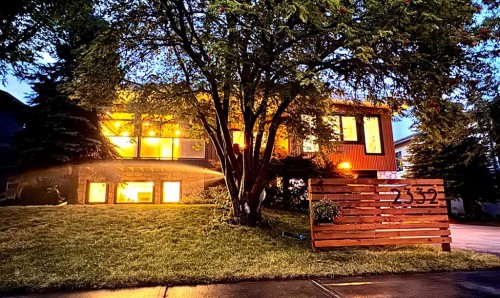 2332 Uxbridge Drive Nw, Calgary, AB - Outdoor