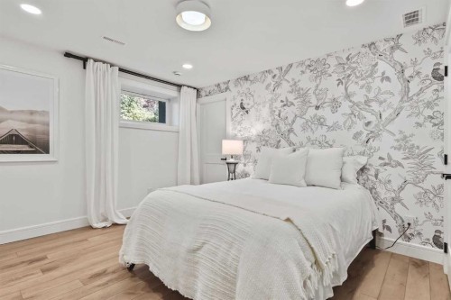 2332 Uxbridge Drive Nw, Calgary, AB - Indoor Photo Showing Bedroom
