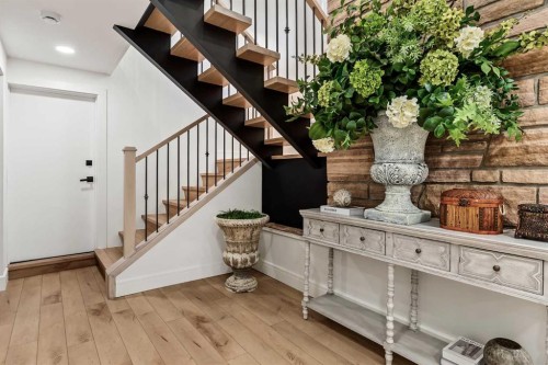 2332 Uxbridge Drive Nw, Calgary, AB - Indoor Photo Showing Other Room