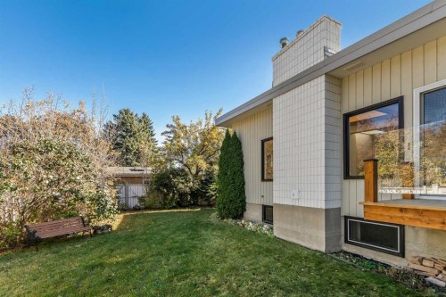 2332 Uxbridge Drive Nw, Calgary, AB - Outdoor