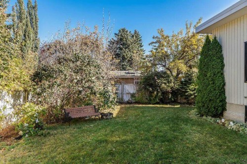 2332 Uxbridge Drive Nw, Calgary, AB - Outdoor