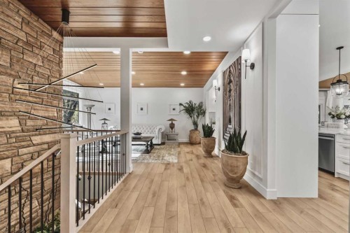 2332 Uxbridge Drive Nw, Calgary, AB - Indoor Photo Showing Other Room