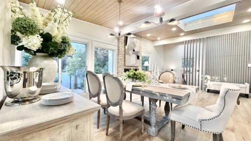 2332 Uxbridge Drive Nw, Calgary, AB - Indoor Photo Showing Dining Room