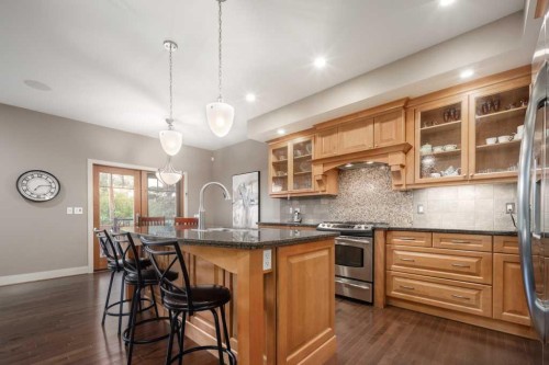 24 Aspen Meadows Green Sw, Calgary, AB - Indoor Photo Showing Kitchen With Upgraded Kitchen
