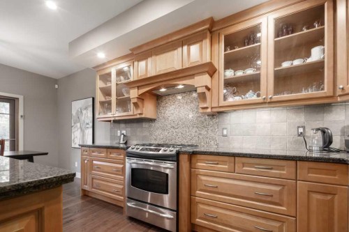 24 Aspen Meadows Green Sw, Calgary, AB - Indoor Photo Showing Kitchen With Upgraded Kitchen
