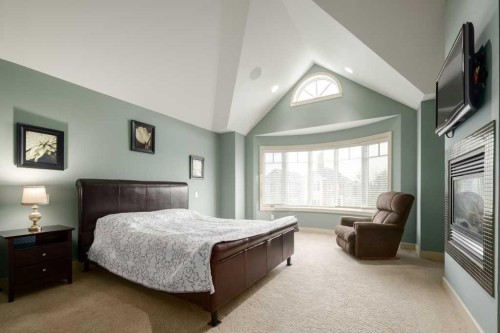 24 Aspen Meadows Green Sw, Calgary, AB - Indoor Photo Showing Bedroom
