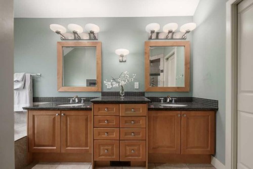 24 Aspen Meadows Green Sw, Calgary, AB - Indoor Photo Showing Bathroom