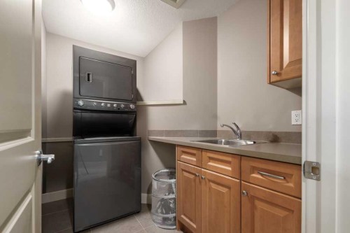 24 Aspen Meadows Green Sw, Calgary, AB - Indoor Photo Showing Other Room