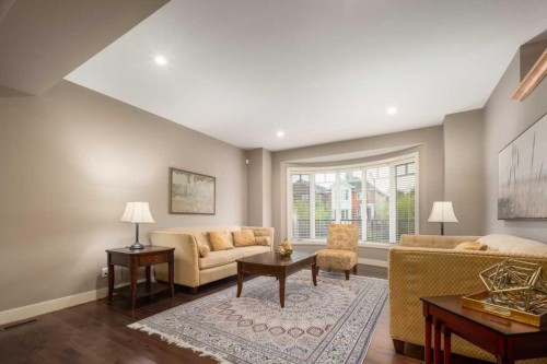24 Aspen Meadows Green Sw, Calgary, AB - Indoor Photo Showing Living Room