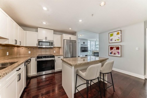 1907-77 Spruce Place Sw, Calgary, AB - Indoor Photo Showing Kitchen With Stainless Steel Kitchen With Upgraded Kitchen