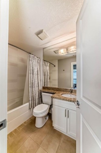 1907-77 Spruce Place Sw, Calgary, AB - Indoor Photo Showing Bathroom
