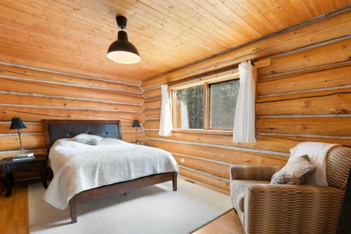 4-29415 Range Road 52, Rural Mountain View County, AB - Indoor Photo Showing Bedroom