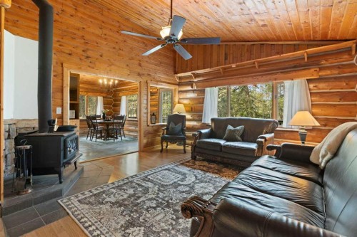 4-29415 Range Road 52, Rural Mountain View County, AB - Indoor Photo Showing Living Room