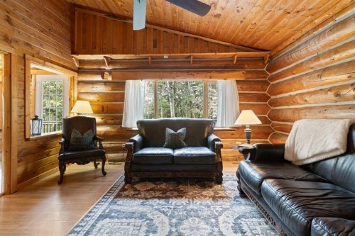 4-29415 Range Road 52, Rural Mountain View County, AB - Indoor Photo Showing Living Room