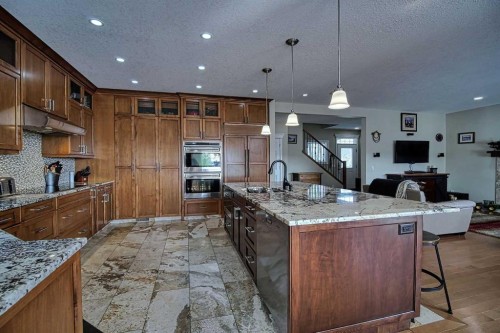 409 9 Street, Beiseker, AB - Indoor Photo Showing Kitchen With Upgraded Kitchen