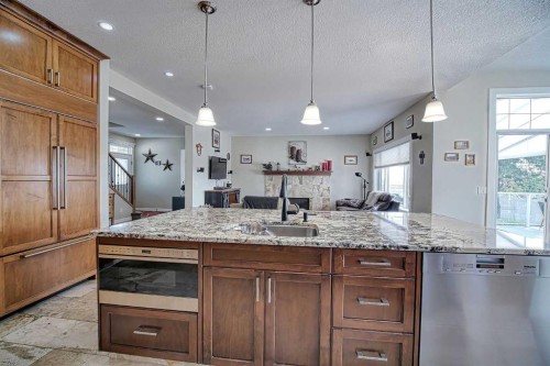 409 9 Street, Beiseker, AB - Indoor Photo Showing Kitchen With Upgraded Kitchen