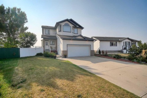 409 9 Street, Beiseker, AB - Outdoor With Facade