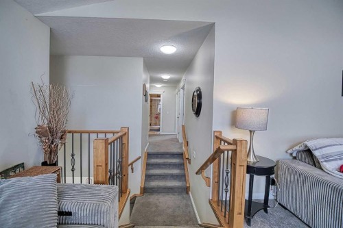 409 9 Street, Beiseker, AB - Indoor Photo Showing Other Room