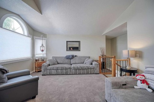 409 9 Street, Beiseker, AB - Indoor Photo Showing Living Room