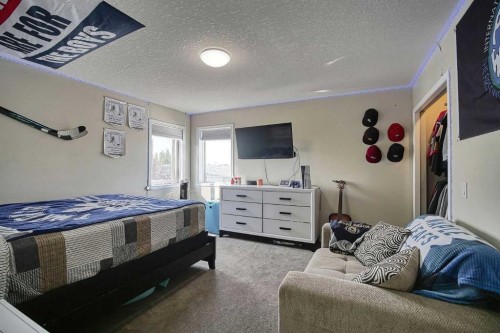 409 9 Street, Beiseker, AB - Indoor Photo Showing Bedroom