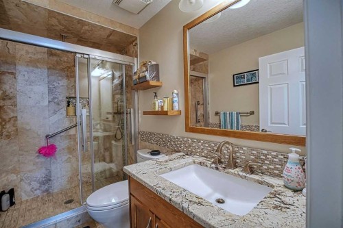 409 9 Street, Beiseker, AB - Indoor Photo Showing Bathroom