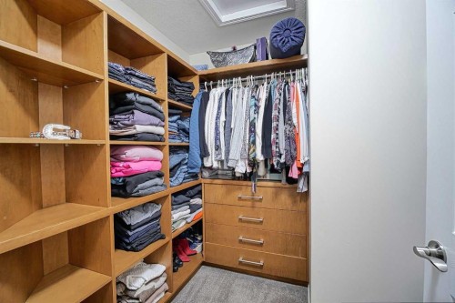 409 9 Street, Beiseker, AB - Indoor With Storage