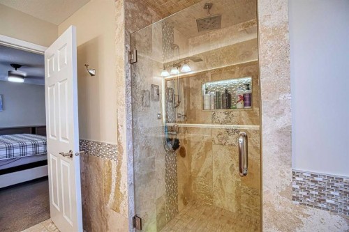 409 9 Street, Beiseker, AB - Indoor Photo Showing Bathroom