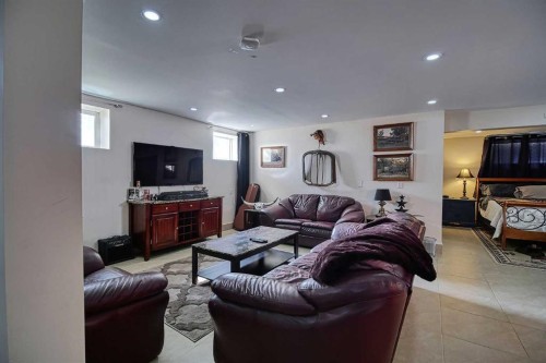 409 9 Street, Beiseker, AB - Indoor Photo Showing Living Room