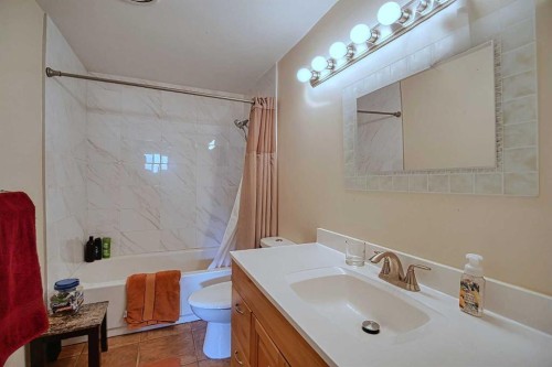 409 9 Street, Beiseker, AB - Indoor Photo Showing Bathroom