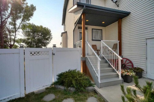 409 9 Street, Beiseker, AB - Outdoor With Exterior