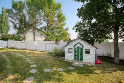 409 9 Street, Beiseker, AB - Outdoor