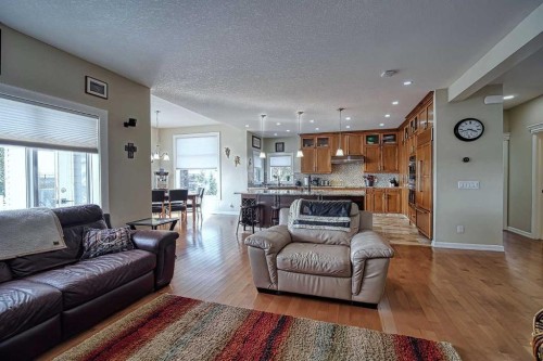 409 9 Street, Beiseker, AB - Indoor Photo Showing Living Room