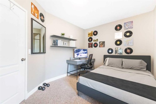 20 Auburn Sound Terrace Se, Calgary, AB - Indoor Photo Showing Bedroom