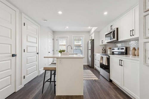 703-135 Mahogany Parade Se, Calgary, AB - Indoor Photo Showing Kitchen With Upgraded Kitchen